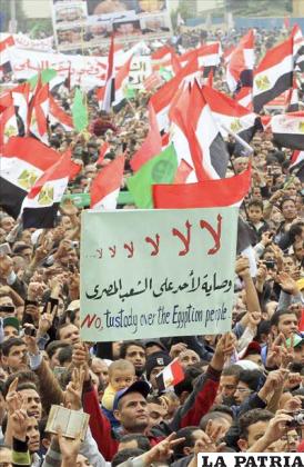 Jóvenes egipcios se enfrentan contra las fuerzas de seguridad en El Cairo, Egipto