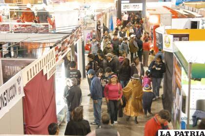 Pese a los conflictos sociales y al mal tiempo, el público asistió a Expoteco