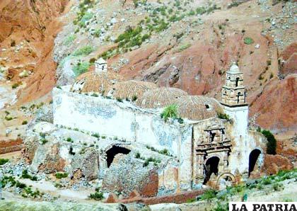 Fotografía de la Iglesia de Salinas de Yocalla en Potosí