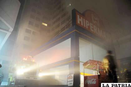 Hipermaxi en Cochabamba ardió en llamas