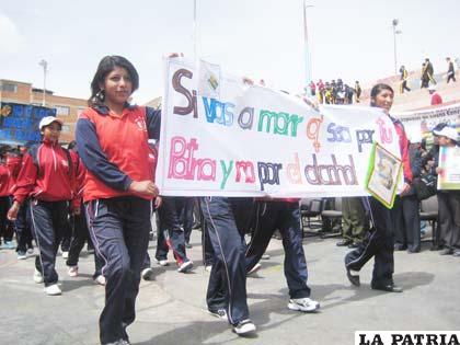 Los estudiantes de Oruro también dijeron “no a las drogas”