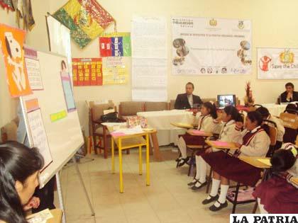  “Clase Pública” con niños de la Unidad Educativa Carmen Guzmán de Mier