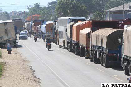 Pobladores del municipio cruceño de Yapacaní continúan bloqueando