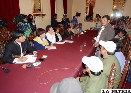 Indígenas del Tipnis se reúnen con el presidente Morales