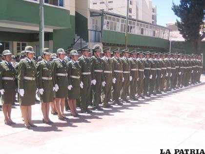 Los efectivos policiales con grado de cabo, que se especializaron en seguridad ciudadana