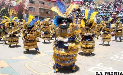 Morenos de la Central Oruro participan en el Carnaval