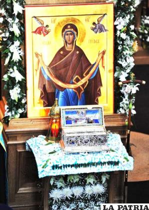 Según la leyenda, antes de su Ascensión al cielo la Virgen entregó al apóstol Tomás este cinturón, tejido con sus propias manos de pelo de camello que vistió durante toda su vida