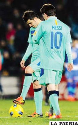 Messi y Villa, jugadores del Barcelona tras la derrota