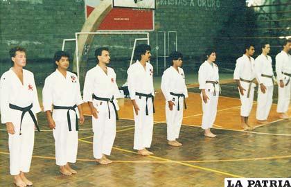 Festival internacional de karate realizado en la cancha del CAN en 1987