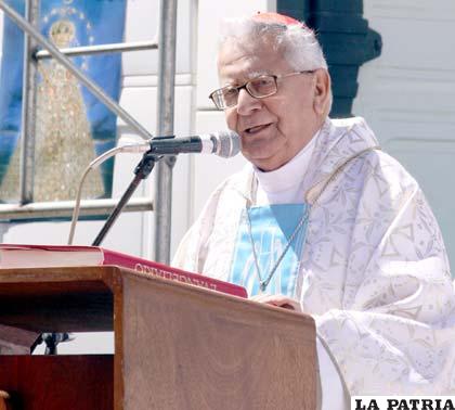Cardenal Julio Terrazas es acusado de ignorar situación del narcotráfico en Bolivia