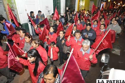 Miles de orureños marcharon orgullosos de haber nacido en ésta tierra