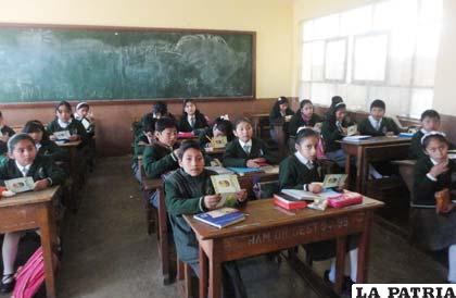 Niños del colegio “Jorge Oblitas” en la capacitación sobre manejo adecuado de residuos sólidos