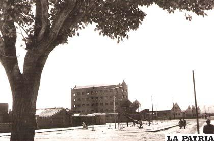El edificio Bedoya al fondo de la imagen
