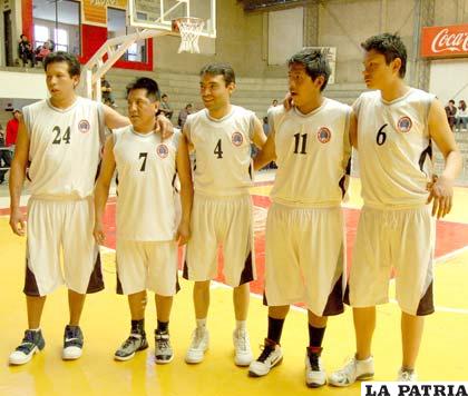 El quinteto masculino de Medicina interviene en el torneo oficial de baloncesto