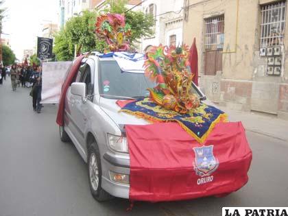 El desfile del orgullo orureño, refleja el civismo de los habitantes de esta región de la Patria