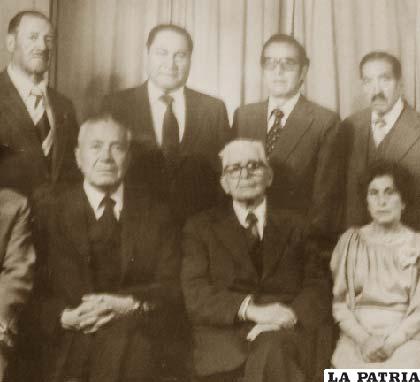 Directorio de la Sociedad 10 de Febrero de 1964 a 1966 (Fotografía quemada y recuperada luego de los incidentes del 2003)