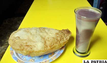 No se puede visitar Oruro sin probar un api con pasteles