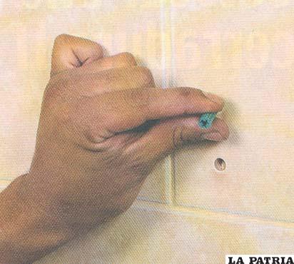 PASO 4
Introducir los chazos en los agujeros