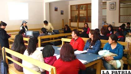 Taller en el que participaron representantes de las defensorías del departamento