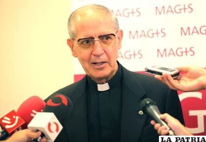El padre Adolfo Nicolás, SJ llega a nuestro país /magis2011.org