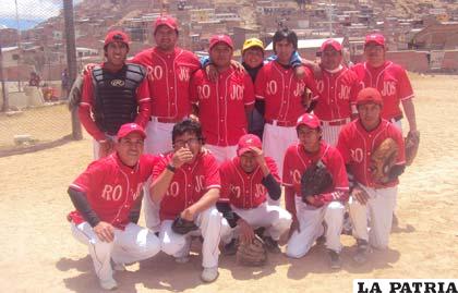 Integrantes del equipo de Peligrosos Rojos que clasificaron a la final de campeonato 