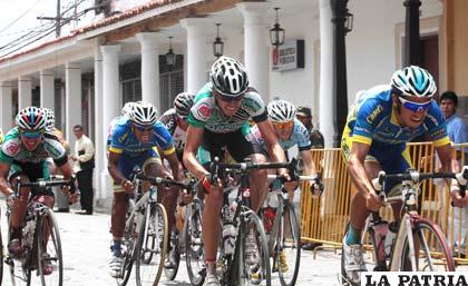 La fiesta del ciclismo se vive en Santa Cruz (foto: APG)