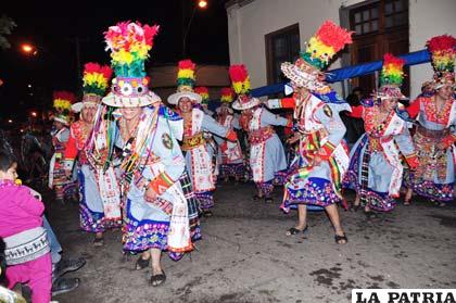 El vigor de los Huajchas por las calles de Oruro