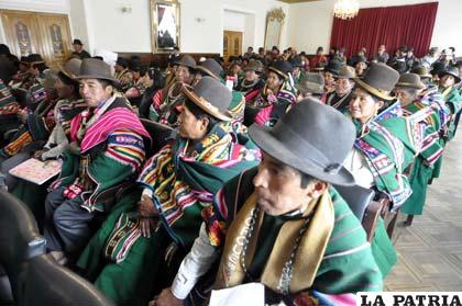 Masiva participación de pobladores del occidente orureño ayer en la Gobernación