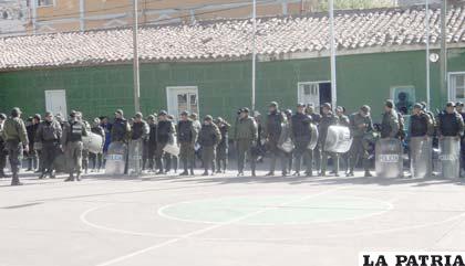 Similar número de policías se desplegó a Challapata
