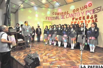 Estudiantes fortalecieron el aprendizaje de los idiomas nativos y extranjeros