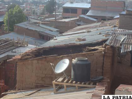 Otro ángulo de la vivienda quemada