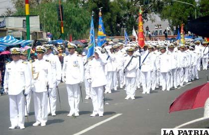 Oficiales de la Armada Boliviana