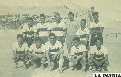 Jugadores del equipo de Regimiento Félix Soria en 1957