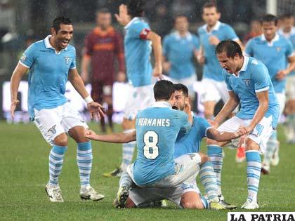 Celebran los jugadores de Lazio