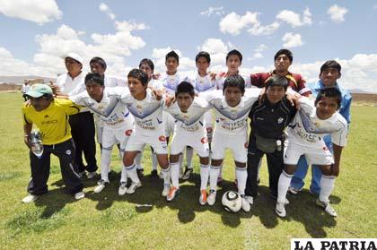 Jugadores del equipo de San José, que participa en el torneo de la AFO