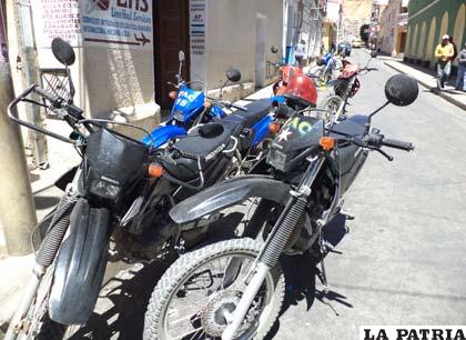 Las motocicletas que fueron apedreadas