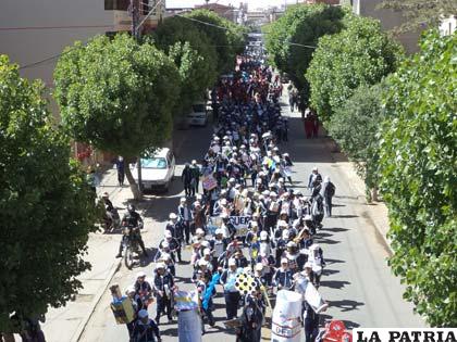 Los estudiantes se movilizaron ante la convocatoria de la Felcn