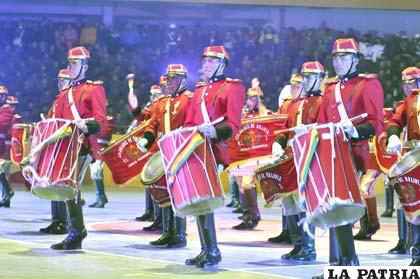 Banda del Regimiento Colorados de Bolivia deleitó al público orureño
