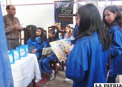 Los estudiantes de los colegios visitaron Expoteco 2012