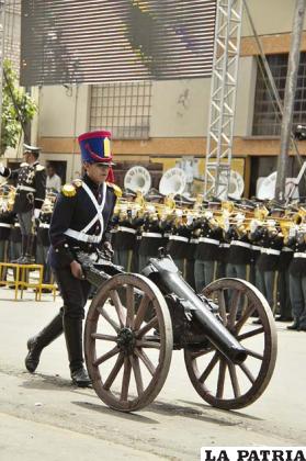 Antiguo cañón utilizado por el Ejército Boliviano