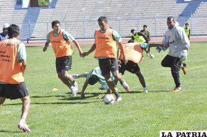 Los “santos” entrenaron ayer en el estadio “Bermúdez”