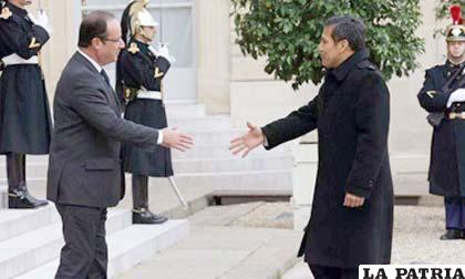 Ollanta Humala es recibido por el presidente de Francia, François Hollande /larepublica.pe
