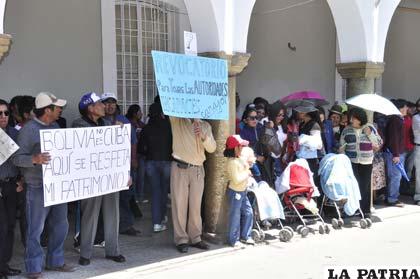 Cabildo definió estado de alerta en Oruro
