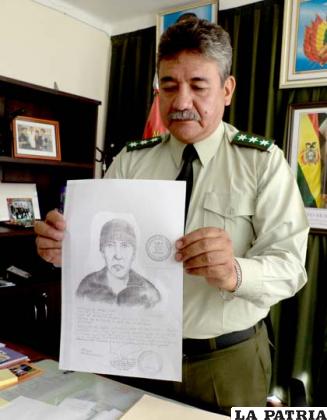El coronel Zegada muestra el retrato hablado del “chavo”