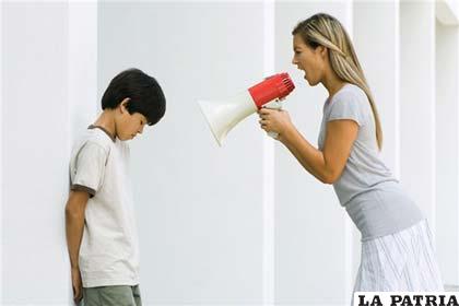 Algunos padres creen que gritar es educar