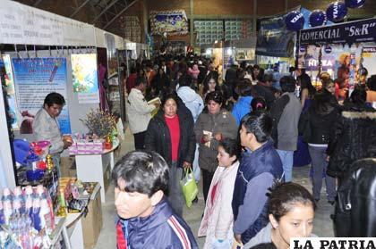 El público llenó ayer los pabellones de la feria