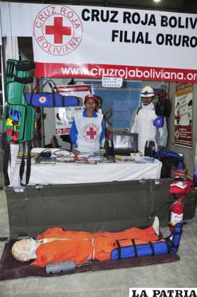 Los voluntarios de la Cruz Roja enseñaron primeros auxilios
