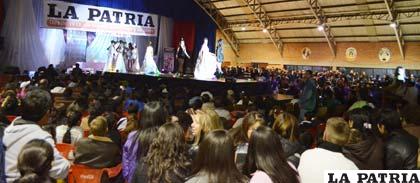 El público estuvo a la expectativa del desfile de LA PATRIA