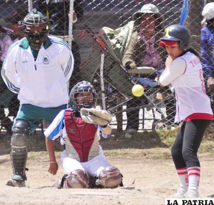 Una acción del cotejo que jugaron Tarija y Oruro 