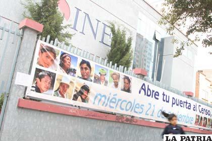 Fachada del edificio del INE en la sede de gobierno (APG)